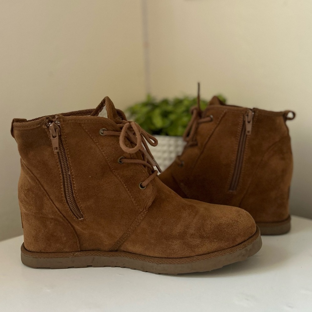 𝐁𝐎𝐎𝐓𝐒 ᵇʸ 𝐃𝐔𝐍𝐄𝐒
zip up or tie above ankle boots